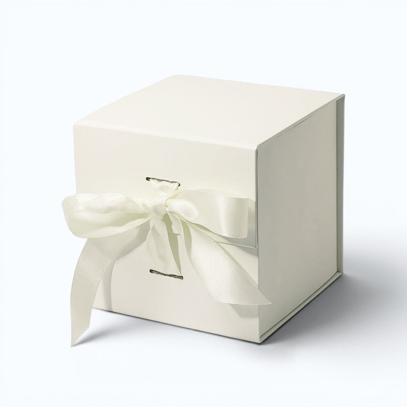 Magneetdoos met strik - Kubus - Ivoor kraft - Couture