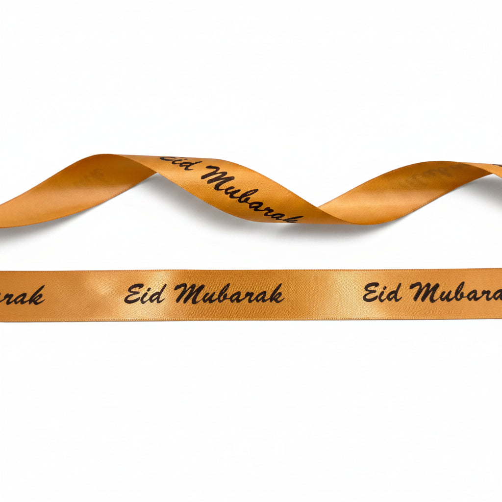 20mm Luxe satijnlint Goud bedrukt met Eid Mubarak in zwart per rol van 25 meter.