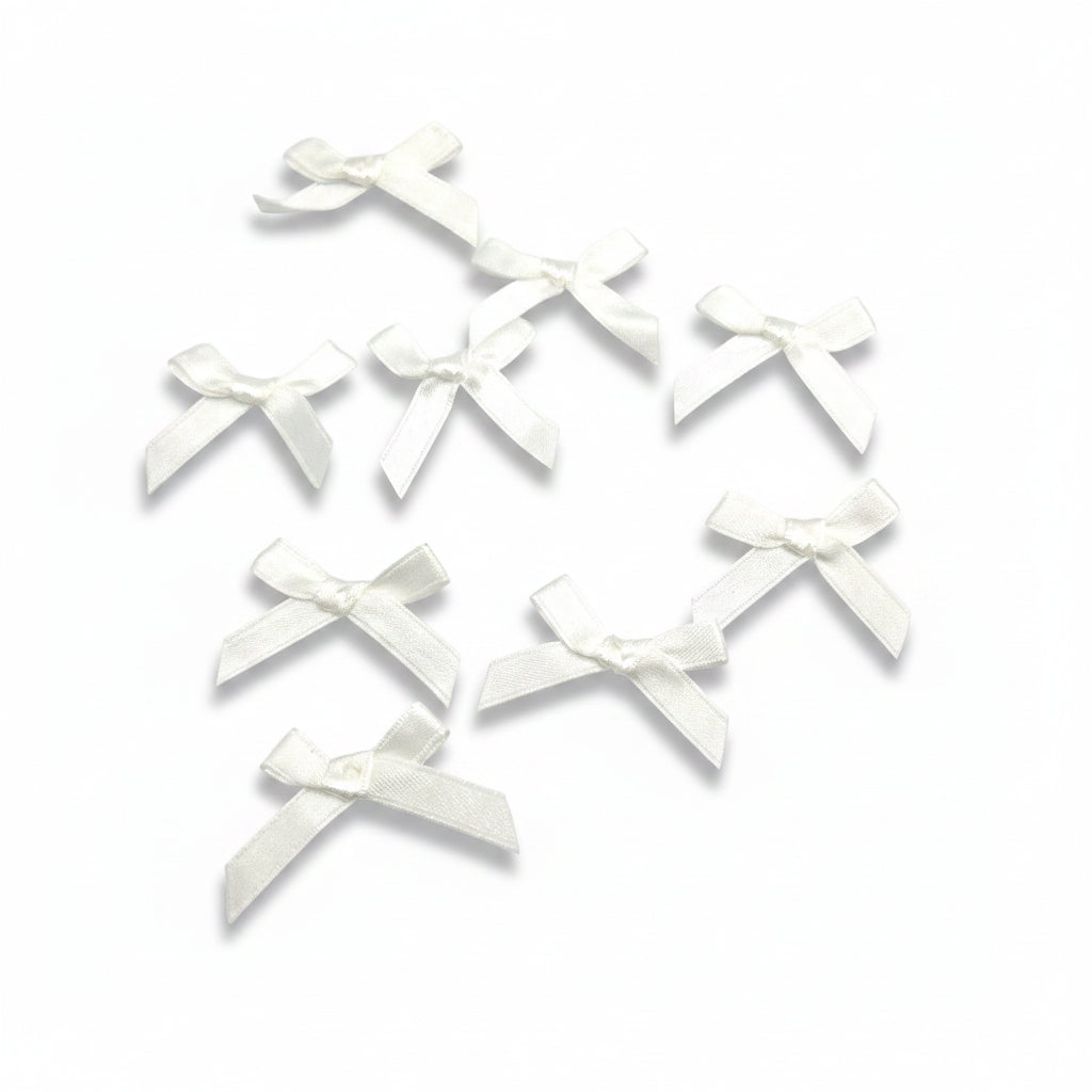 Kleine Satijnen  Strikjes wit (25x40mm)