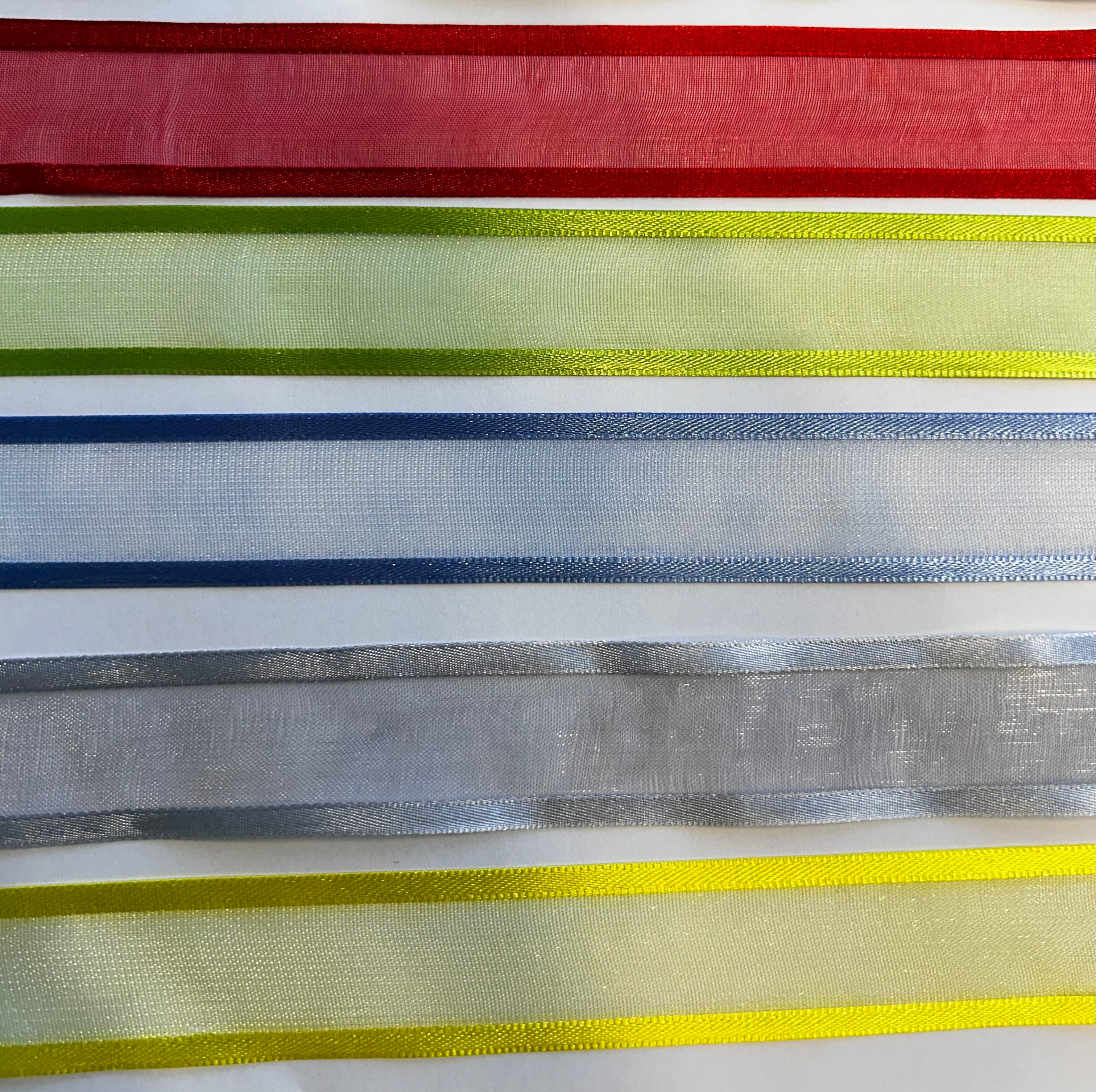 Organzalint met satijnen rand 7 verschillende kleuren 25mm rol van 25 meter