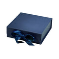 Magneetdoos met strik - A6 - Vierkant - Blauw mat gelamineerd - Couture